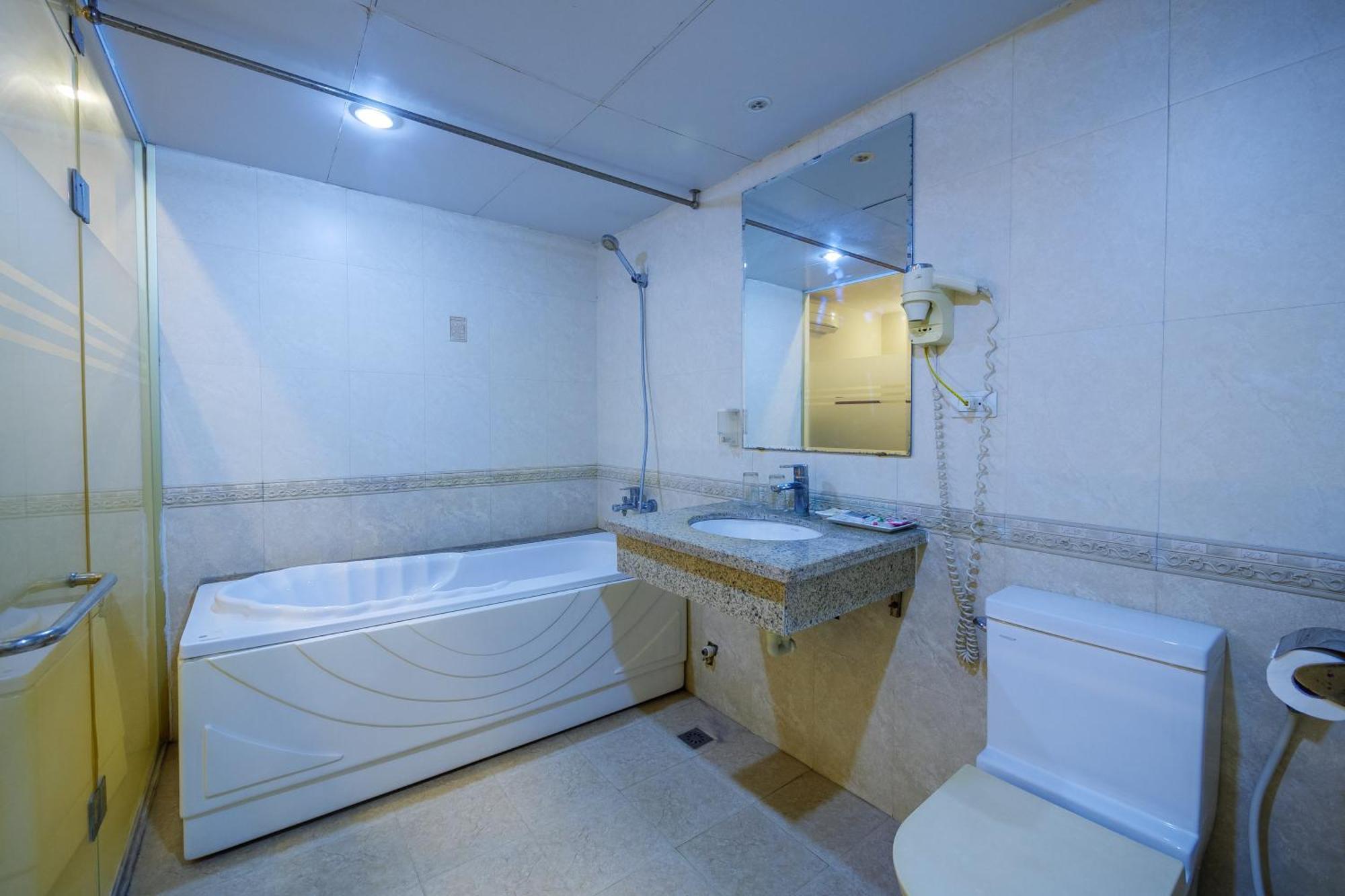 Ngan Ha Hotel Long Bien Hanoi Esterno foto
