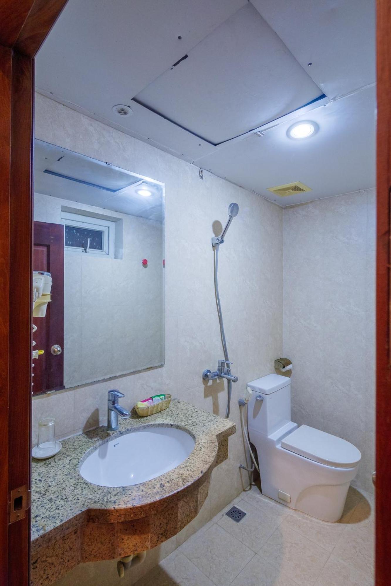 Ngan Ha Hotel Long Bien Hanoi Esterno foto