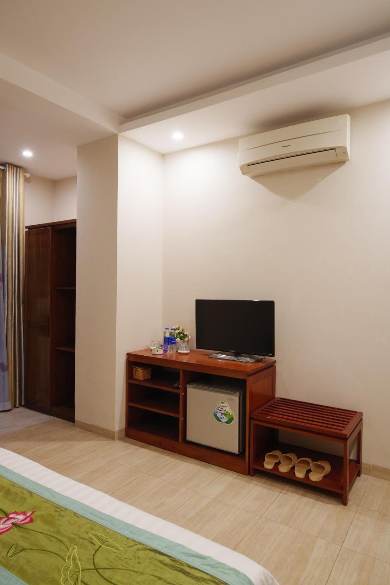 Ngan Ha Hotel Long Bien Hanoi Esterno foto