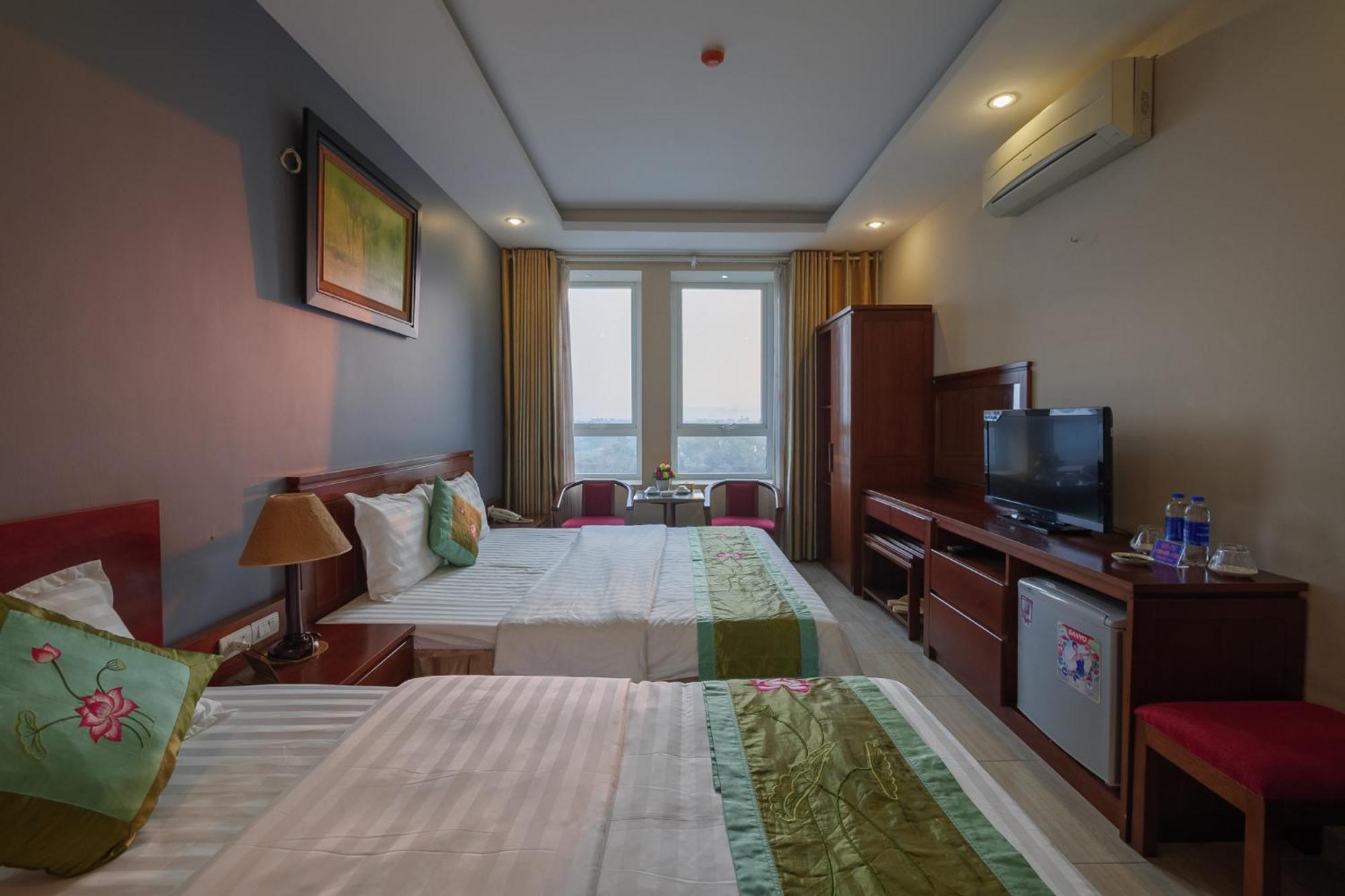 Ngan Ha Hotel Long Bien Hanoi Esterno foto