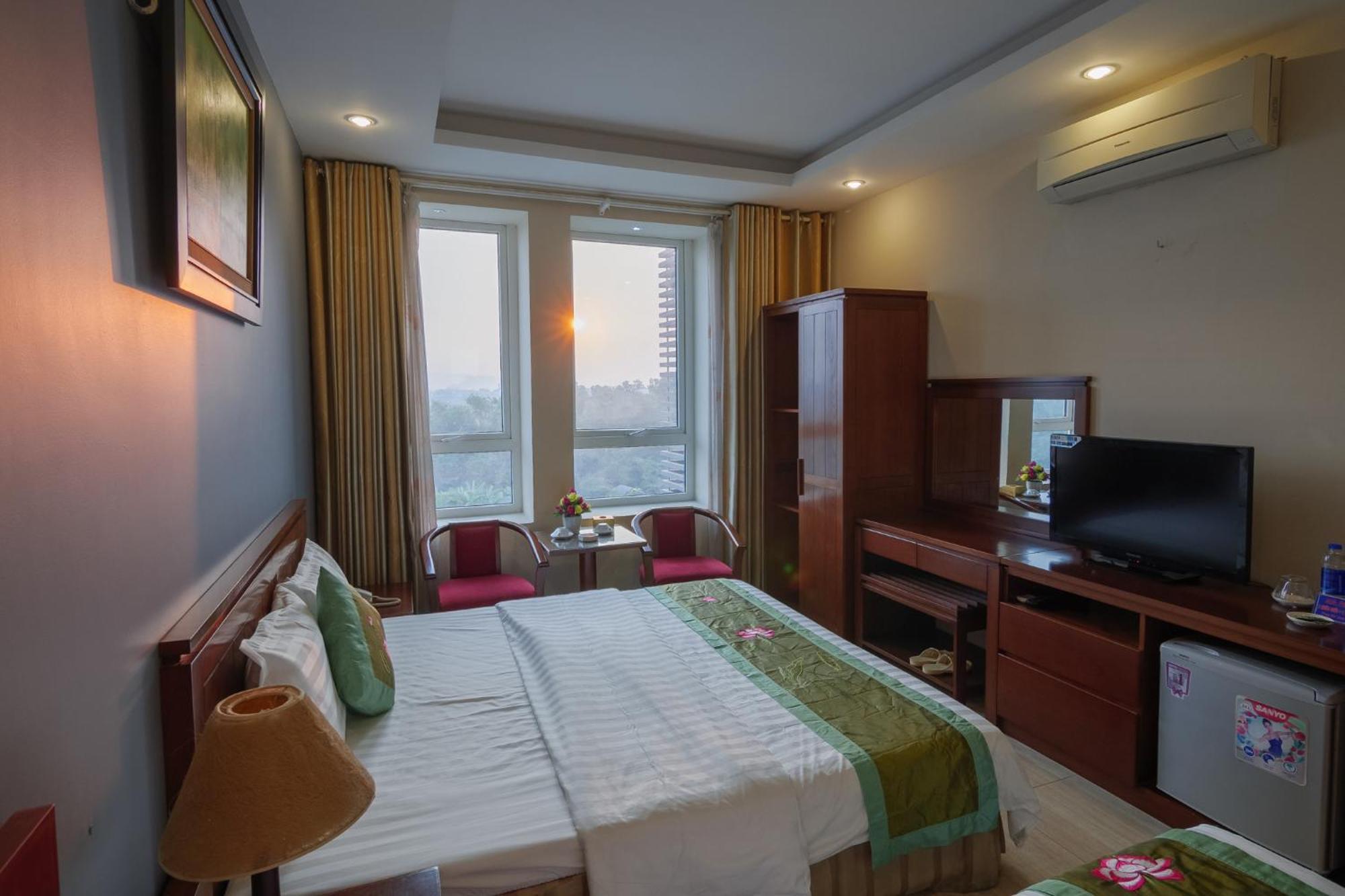 Ngan Ha Hotel Long Bien Hanoi Esterno foto