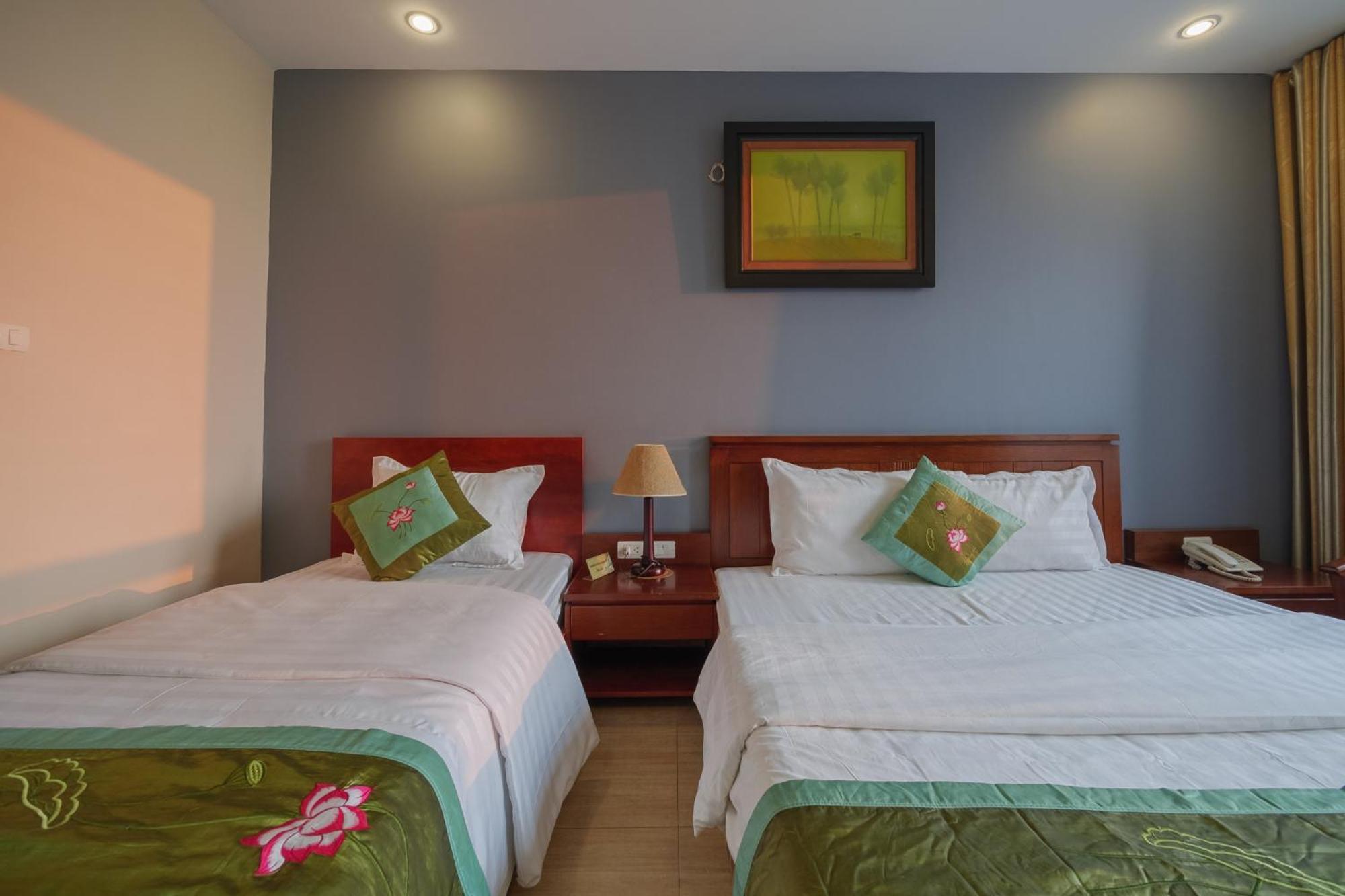 Ngan Ha Hotel Long Bien Hanoi Esterno foto