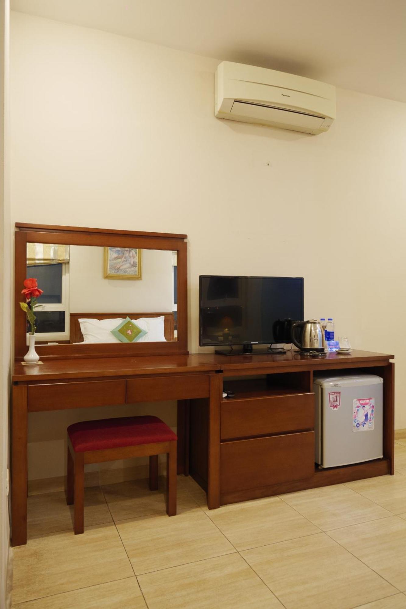 Ngan Ha Hotel Long Bien Hanoi Esterno foto