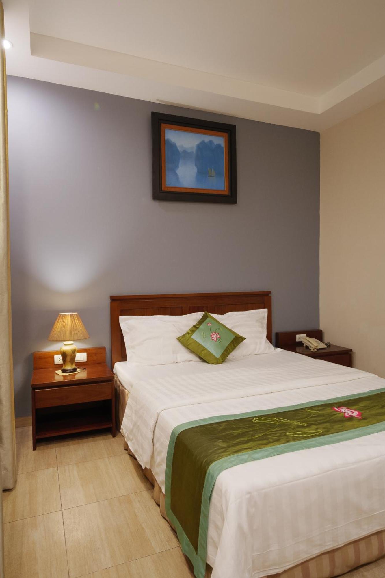 Ngan Ha Hotel Long Bien Hanoi Esterno foto